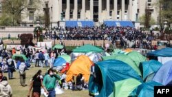 Khuôn viên Đại học Columbia bị dựng đầy lều trại của các sinh viên ủng hộ Palestine