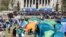 Khuôn viên Đại học Columbia bị dựng đầy lều trại của các sinh viên ủng hộ Palestine