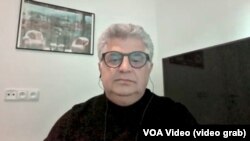 کاوه فرنام، تهیه‌کننده سینمایی و از اعضای انجمن فیلمسازان مستقل ایران،‌در مصاحبه با صدای آمریکا