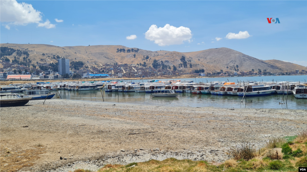 El nivel del lago Titicaca está descendiendo de 1 a 3 centímetros por semana por la sequía en el altiplano, según el servicio meteorológico peruano.