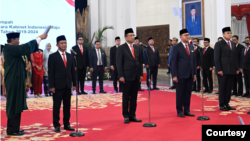 Presiden Jokowi kembali merombak Kabinet Indonesia Maju dan Melantik beberapa Menteri, wakil menteri dan Kepala Lembaga di Istana Negara, Senin (19/8) (biro Setpres). 