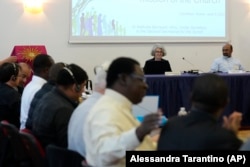 Sister Nathalie Becquart, right, the first female undersecretary in the Vatican's Synod of Bishops, gives a lesson in Sacrofano, near Rome, Monday, June 5, 2023. (AP Photo/Alessandra Taranti