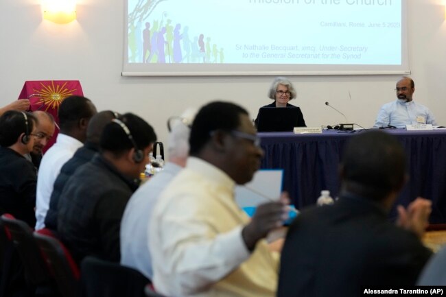 Sister Nathalie Becquart, right, the first female undersecretary in the Vatican's Synod of Bishops, gives a lesson in Sacrofano, near Rome, Monday, June 5, 2023. (AP Photo/Alessandra Taranti