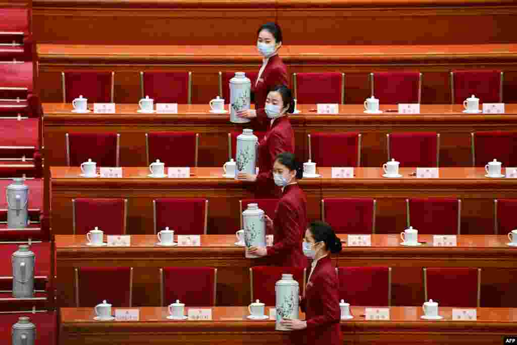 Attendants serve tea for the fifth plenary session of the National People&#39;s Congress (NPC) at the Great Hall of the People in Beijing.