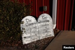 "Sepuluh Perintah Tuhan" di Gereja Piedmont Wesleyan di Piedmont, Carolina Selatan, AS, 3 Februari 2024. (Foto: Reuters)