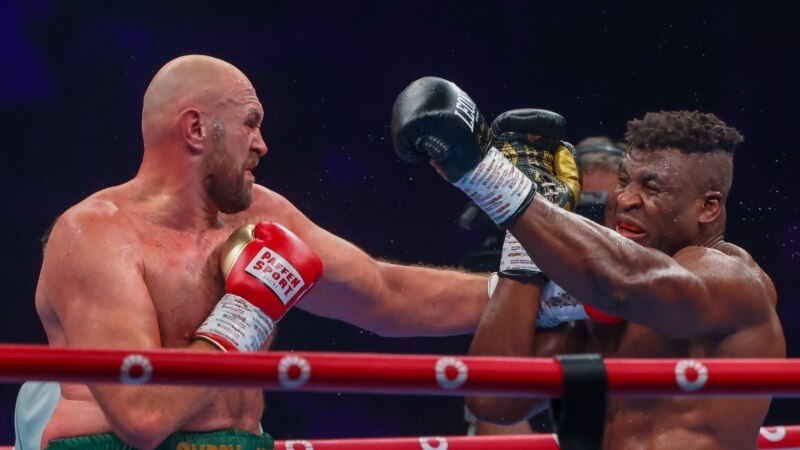 Boxe: Tyson Fury s'en sort mais Ngannou tout proche de l'exploit