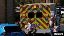 Машина скорой медицинской помощи на месте трагедии