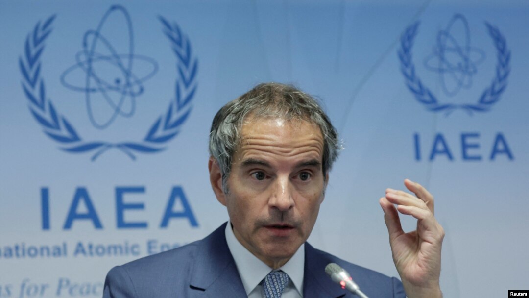Sekjen Badan Energi Atom Internasional (IAEA) Rafael Grossi dalam konferensi pers di Wina, Austria, 5 Juni 2023. 