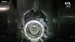 运送宇航员的龙飞船与国际空间站对接 