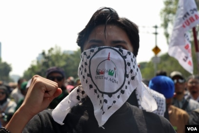 Shisha va qol porno Moynali kiyimlardagi yalangoch fotosuratlar va videolar