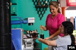 Grabart , opera desde la ciudad de Cúcuta, Colombia y se dedica a la elaboración de medallas, placas, trofeos y otros reconocimientos.