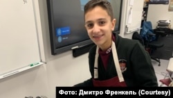 Dmytro Frenkel from Kharkiv during a cooking lesson at an American school