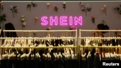 中国便宜服装品牌希音（shein）在新加坡一家商场里开设的商店。(2024年4月4日)