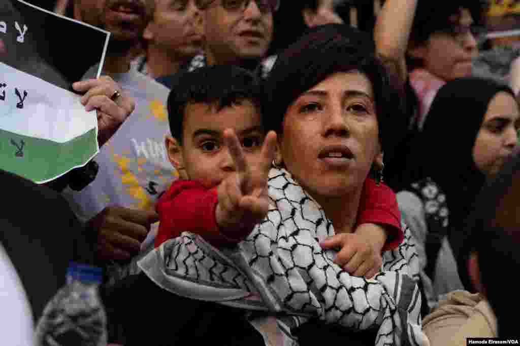 &ldquo;Who holds the key to these borders,&rdquo; people of all ages chant in solidarity from the steps of the Journalists&rsquo; Syndicate, continuing, &ldquo;Palestine awaits us on the other side!&rdquo; Cairo, Egypt, April 3, 2024.