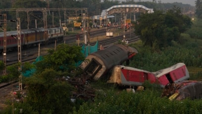 India Investigates Train Crash that Killed Hundreds