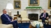 اوول آفس میں صدر بائیڈن اسپیکر کیون میکارتھی کی ایک ملاقات کا منظر، فوٹو اے پی 9 مئی 2023