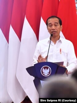 Presiden Jokowi melantik sejumlah menteri dan wakil menteri dalam jajaran kabinetnya. (Foto: Courtesy/Biro Setpres)