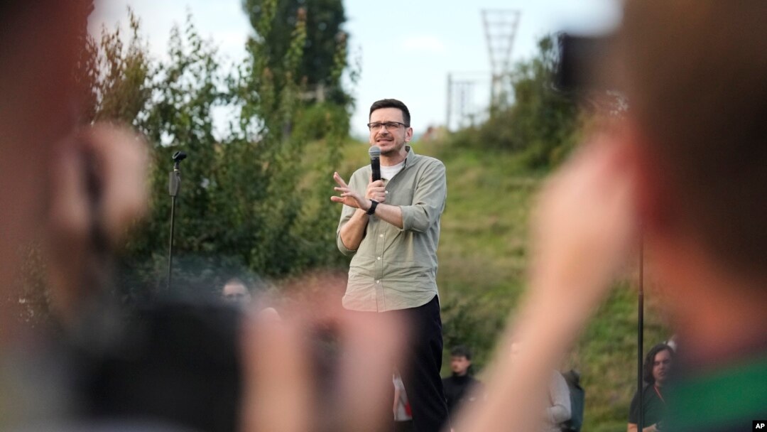 Germaniyada o’z tarafdorlari bilan miting o’tkazgan muxolifatchi Ilya Yashinning ta’kidlashicha, muxolifat aniq loyihalar doirasida hamkorlik boshlashi kerak. 