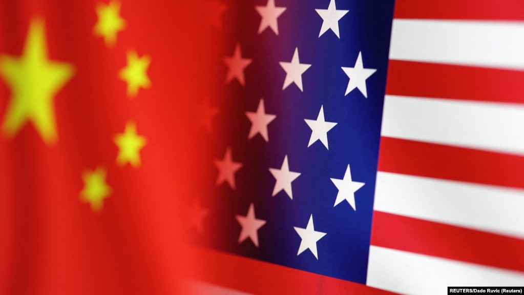 中国与美国的国旗。(photo:VOA)