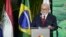 Presiden Brazil Luiz Inacio Lula da Silva dalam sebuah upacara di bendungan pembangkit listrik tenaga air Itaipu di perbatasan bersama dengan Paraguay, di Foz do Iguaçu, Brazil, Kamis, 16 Maret 2023. (AP/Jorge Saenz)
