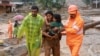 在印度南部喀拉拉邦瓦亚纳德山体滑坡发生后，救援人员帮助居民搬到更安全的地方。(2024年7月30日)