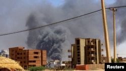 수단 수도 하르툼 북부에서 포격으로 연기가 피어오르고 있다 (자료사진)