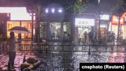 中国江西省南昌市遭风暴袭击。（2024年4月2日）