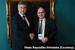 Sastanak visokog predstavnika Schmidta s hrvatskim premijerom Andrejom Plenkovićem na Minhenskoj sigurnosnoj konferenciji.