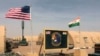 ARQUIVO - Bandeiras dos EUA e do Níger hasteadas no acampamento base para as forças aéreas e outro pessoal que apoia a construção da Base Aérea 201 do Níger em Agadez, Níger, 16 de abril de 2018. 