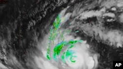 Topan Mawar terlihat di dekat Guam pada Senin, 22 Mei 2023. (Layanan Cuaca Nasional AS via AP)