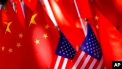 资料照 - 美中关系持续紧张下，美国公司从中国的进口贸易量下降。