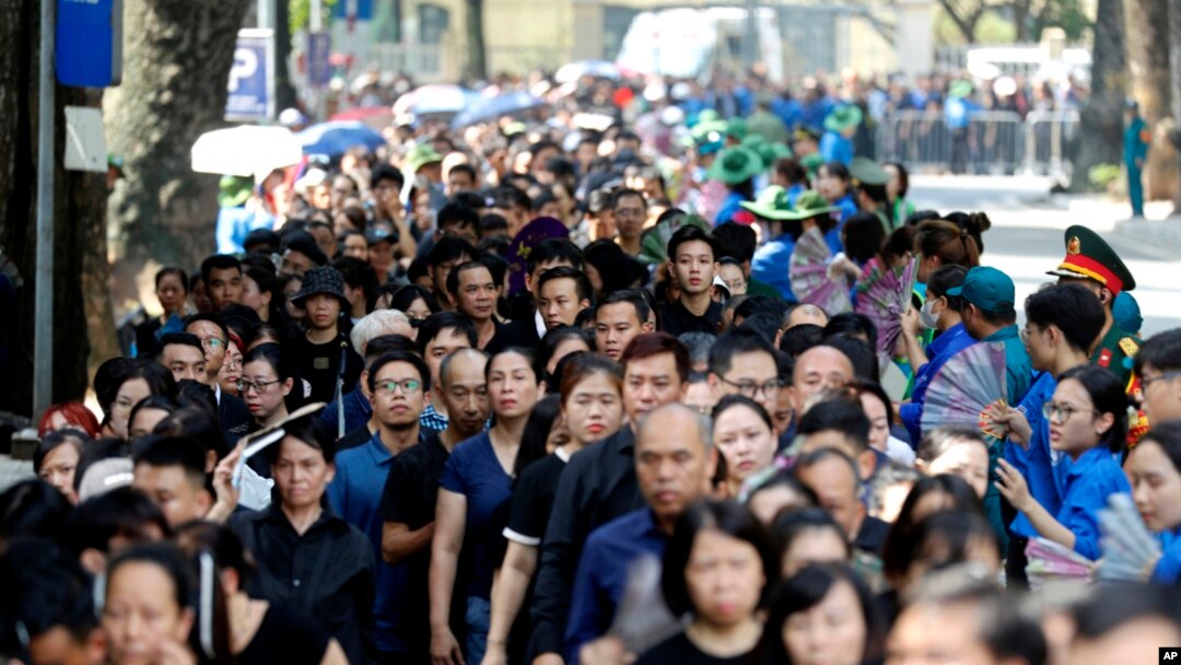 People line up to visit the national funeral house to pay respects to Vietnam's General Secretary of the Communist Party Nguyen Phu Trong in Hanoi, Vietnam, July 26, 2024. 