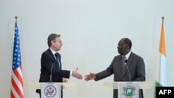 US Secretary of State Antony Blinken and President of Ivory Coast Alassane Ouattara shake hands after they delivered remarks following their meeting at the Residence of President in Abidjan, Jan. 23, 2024. 