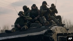 Бойцы украинской армии (архивное фото)