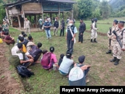 ထိုင်းနယ်စပ်ဖြတ်ကျော်လာတဲ့ကရင်နီ ဒုက္ခသည်များ