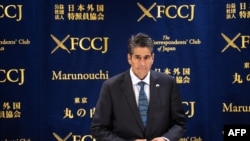 FILE - Presiden Palau Surangel Whipps Jr. dalam konferensi pers di Foreign Correspondents' Club of Japan (FCCJ) di Tokyo, 5 Juni 2024. (Philip FONG / AFP)