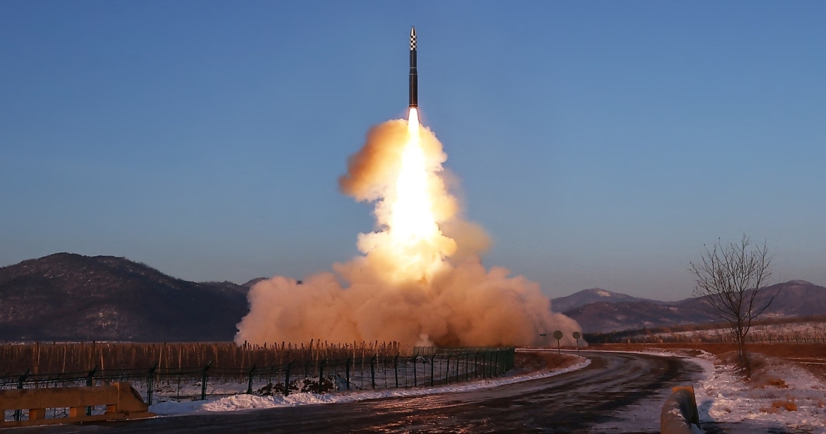 미 전문가들 “북한 ICBM, 미 전역 타격 가능…재진입·고체연료 역량에 주력”