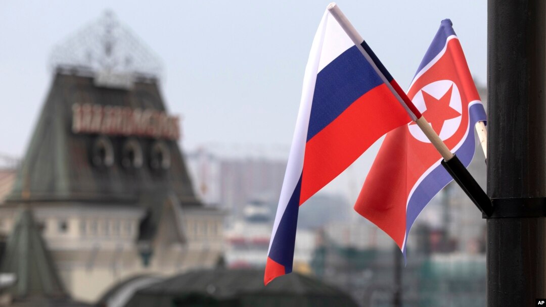 Портпаролот за национална безбедност на Белата куќа, Џон Кирби, изјави за новинарите дека САД веруваат оти преговорите за оружје меѓу Русија и Северна Кореја активно напредуваат
