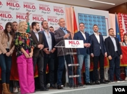 Aktuelni predsjednik Crne Gore Milo Đukanović govori poslije poraza na izborima. (Foto: VOA, Sanja Novaković)