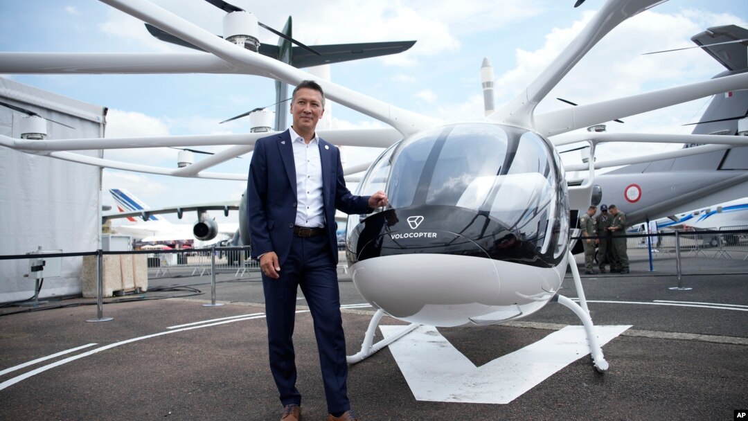 Taksi terbang "Volocopter 2X" dipamerkan di Paris Air Show (foto: dok). 