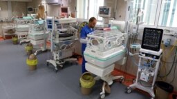 Hamas yönetimindeki Gazze Sağlık Bakanlığı'nın Sözcüsü Eşref El Kidra, Gazze Şeridi'ndeki hastanelerin elektrikli kuvözlerinde 130 yeni doğan bebeğin tedavi altında olduğunu kaydetti.