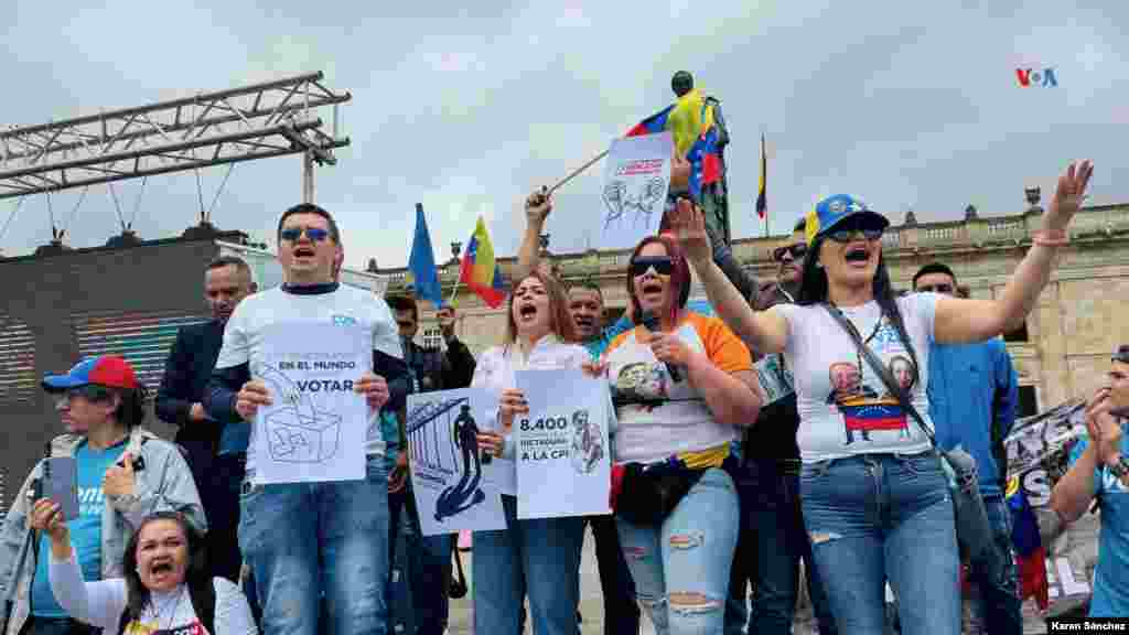 En la Plaza de Bolívar, los dirigentes de la campaña presidencial opositora, invitaron a los electores a que, si no se pudieron inscribir en Colombia, intenten viajar a su país para ejercer su voto.