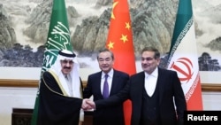 Ван Ї, Директор служби закордонних відносин Китаю, Алі Шамхаі, секретар Вищої ради нацбезпеки Ірану та державний міністр Саудівської Аравіх Мусаад бін Мохаммед, 10 березня 2023 року