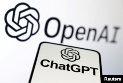 រូបឯកសារ៖ ផ្លាកសញ្ញា ChatGPT និង OpenAI ដែលជា​បច្ចេកវិទ្យាបញ្ញាសប្បិនិម្មិត AI ថតកាលពីថ្ងៃទី 3 ខែកុម្ភៈ ឆ្នាំ ២០២៣។
