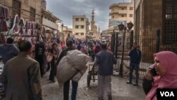 FILE: Ahead of Ramadan, vendors in this popular market in Cairo say they see more visitors than buyers.Taken March 14, 2023 (Hamada Elrasam/VOA)