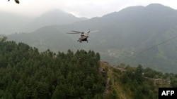 Pakistan'ın dağlık bölgelerinde köyle arasında ulaşım için genellikle teleferik kullanılıyor.