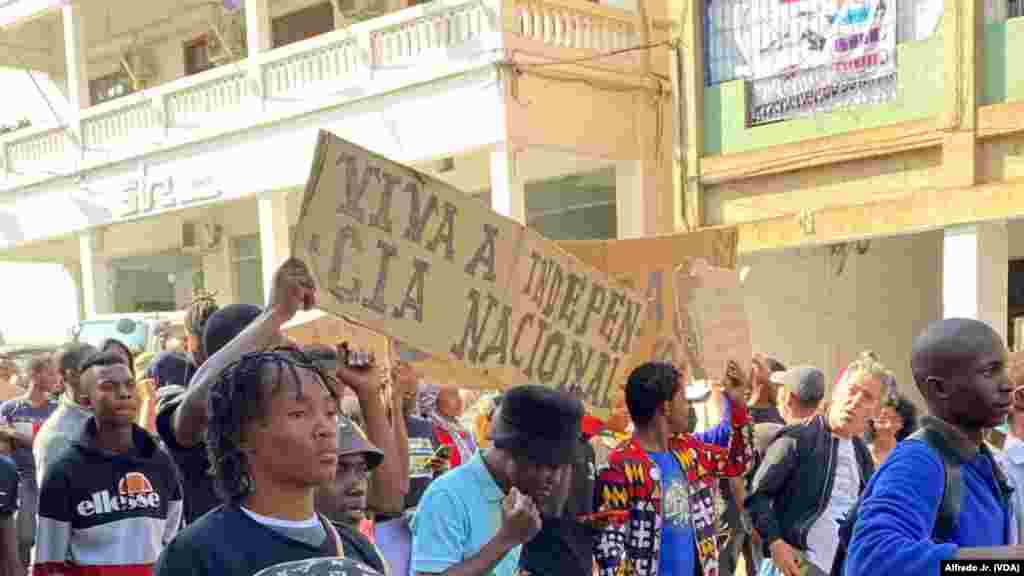 Manifestantes marcham pela capital moçambicana, pela democracia e por melhores condições de vida. 24 junho 2023