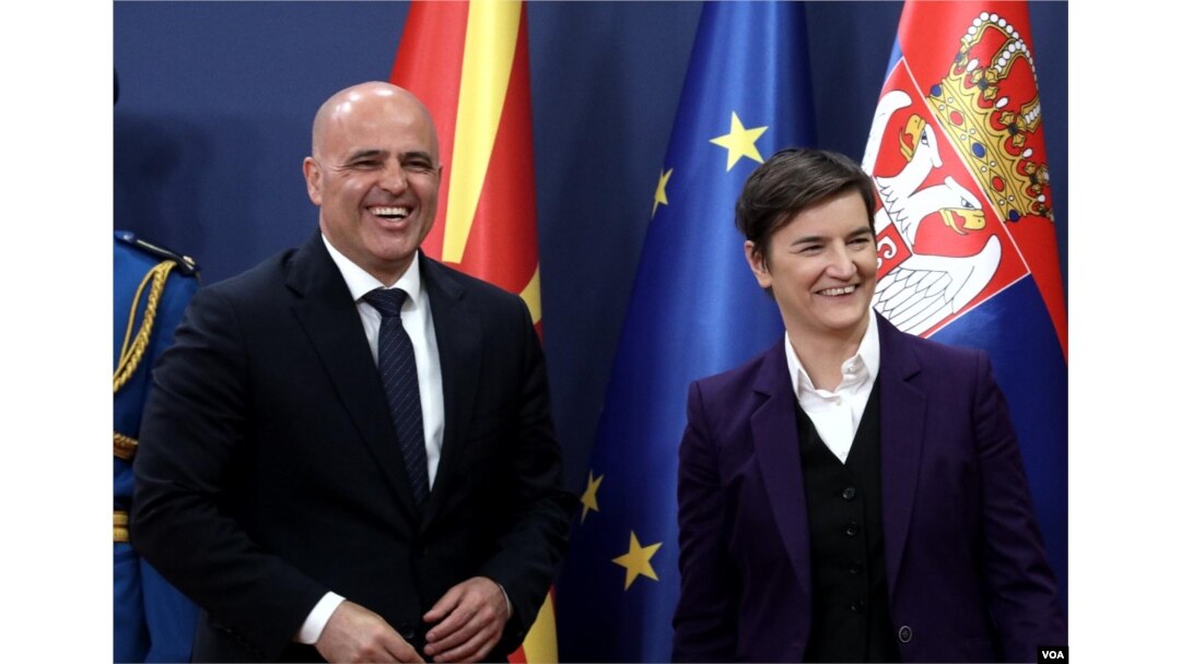 Predsednice Vlade Srbije Ane Brnabić i premijer Severne Makedonije Dimitro Kovačevski posle potpisivanja tri memoranduma o saradnji dve države, u Beogradu, 31. marta 2023. (Foto: FoNet, Slobodan Miljević)