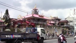 Thăm chùa ‘chén kiểu’ ở Sài Gòn