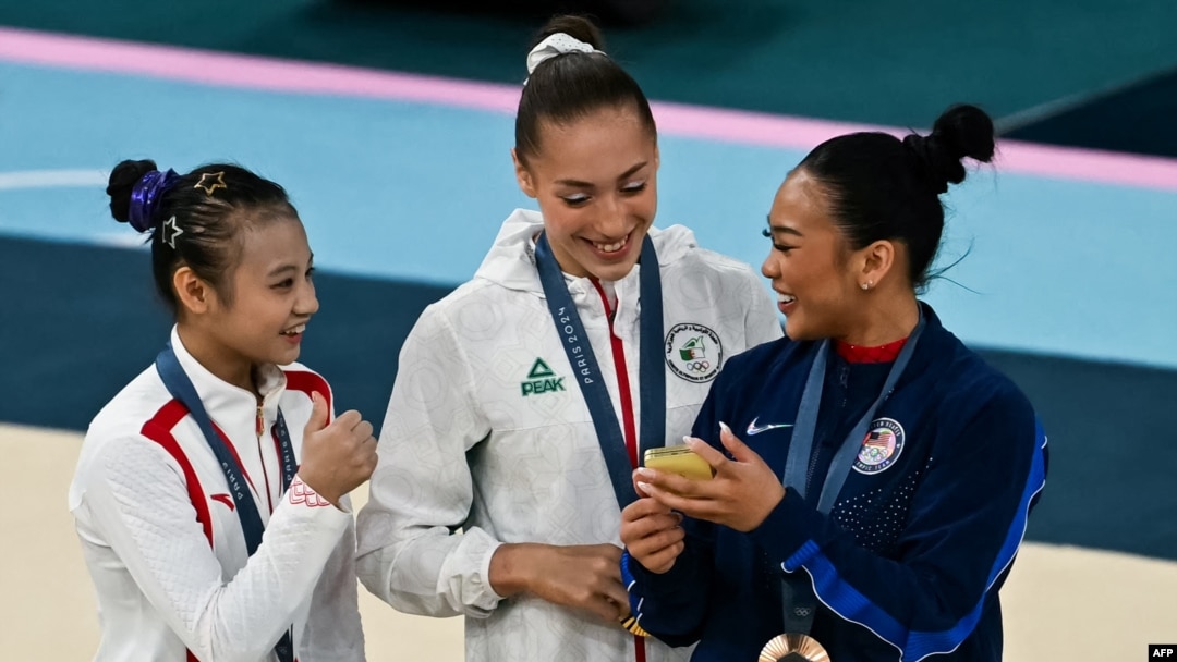 (LtoR) China's Qiu Qiyuan (silver), Algeria's Kaylia Nemour (gold), US' Sunisa Lee (bronze) pose during the podium ceremony for the artistic gymnastics women's uneven bars event of the Paris 2024 Olympic Games, Aug. 4, 2024. 